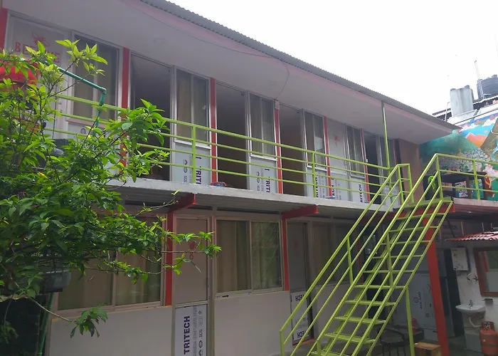 Beehive Hostel *